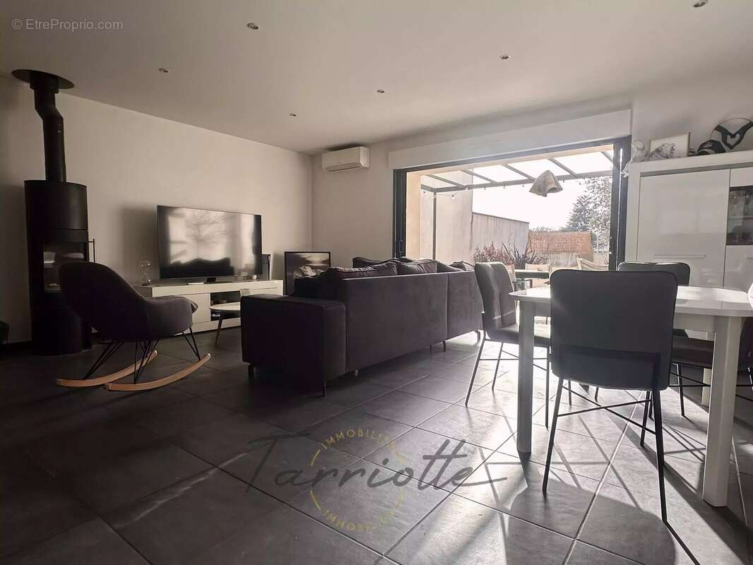 Maison à MALATAVERNE