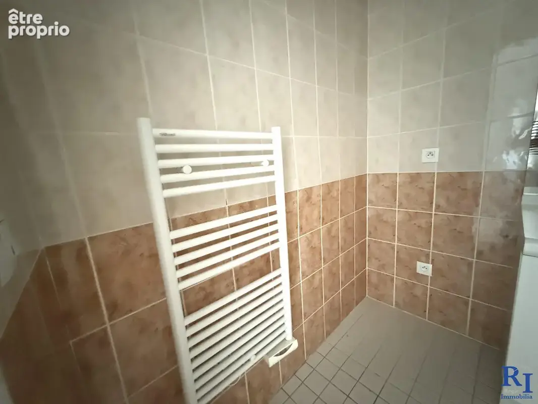 Salle de bain avec branchement lave linge