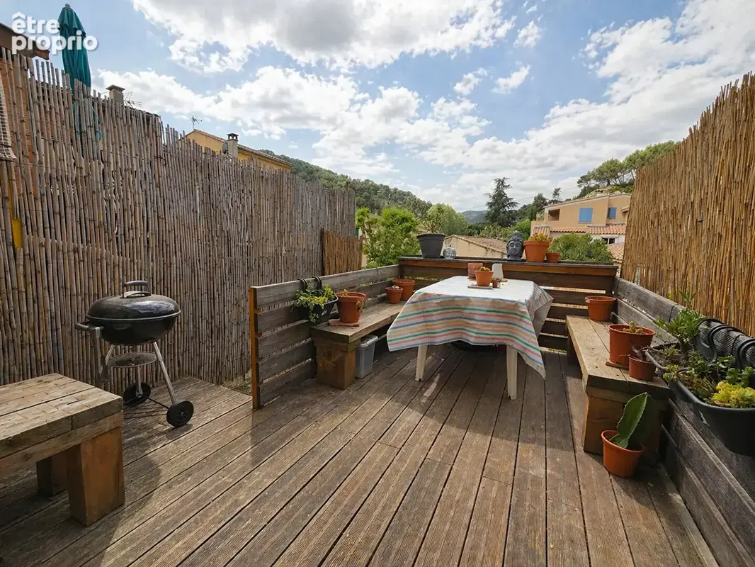 Maison de village Type 4 terrasse - jardinet et garage - AURIOL - photo 3