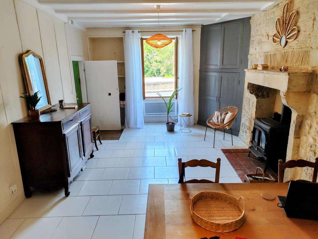 Maison à CELLEFROUIN