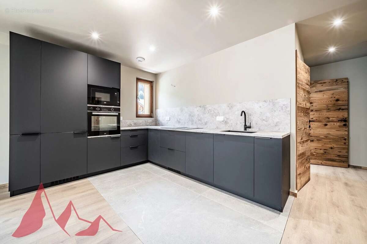 Splendide appartement duplex rénové de 4 chambres situé sur la place centrale de Morzine - photo 3