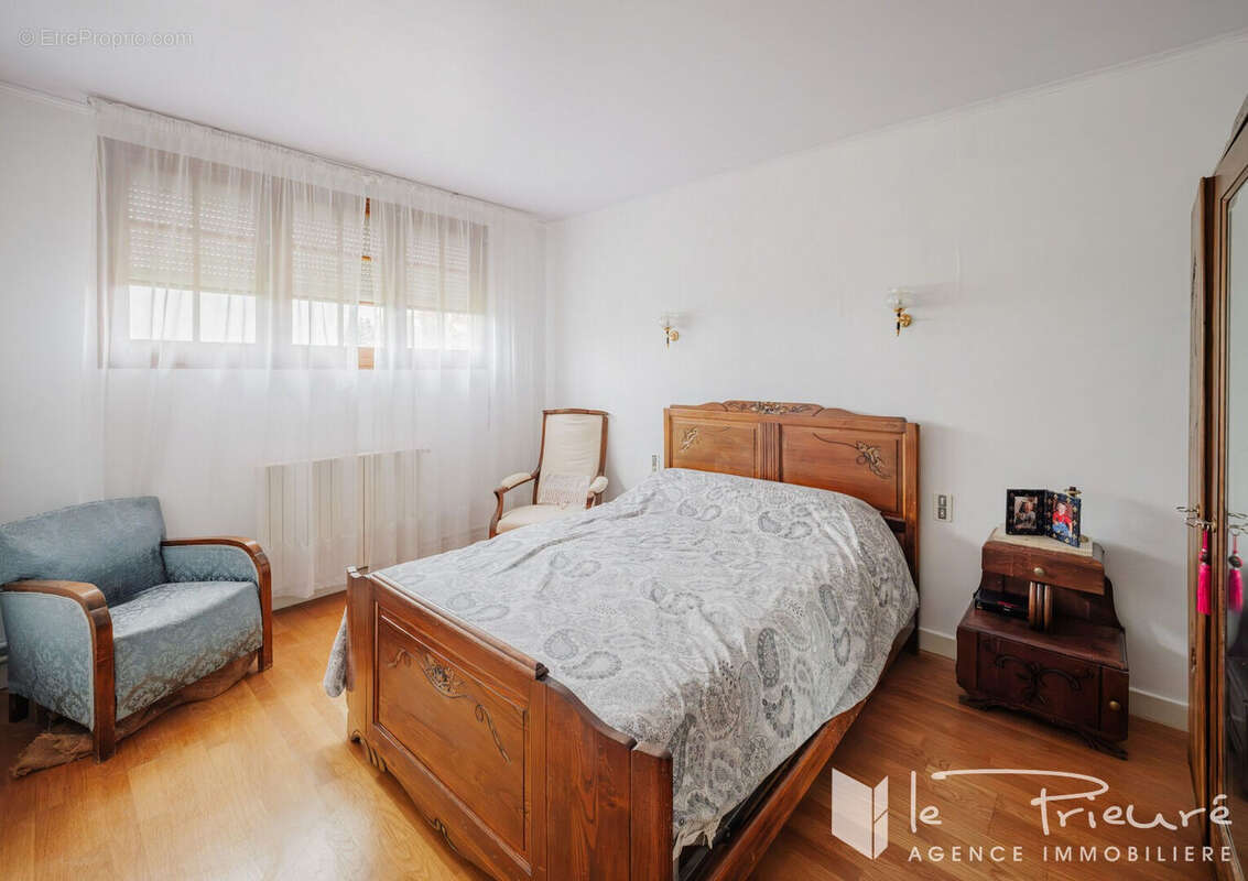 Maison à MIRANDOL-BOURGNOUNAC