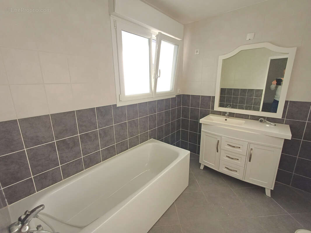 Maison à SAINT-VAAST-D'EQUIQUEVILLE