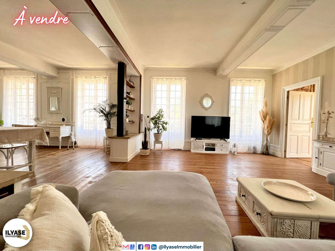 Superbe propriété de 356 m2  1100 m2  7 CH  1 dépendance  Garage/Atelier - photo 13
