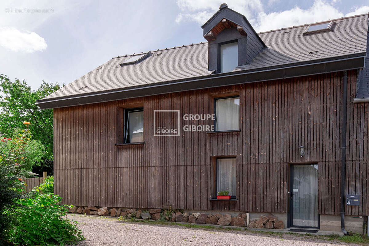 Maison à LA CHAPELLE-DES-FOUGERETZ