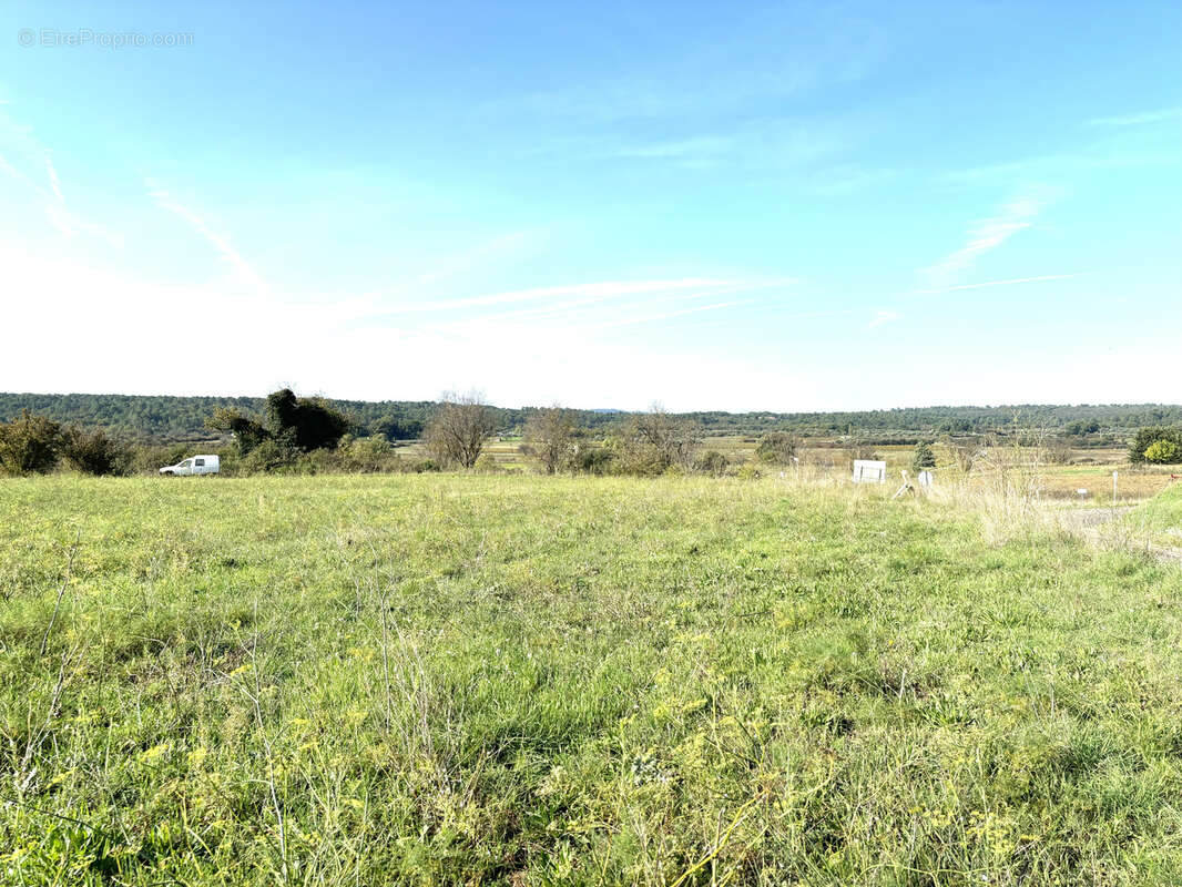 Terrain constructible de 4086 m2 viabilisé - photo 4