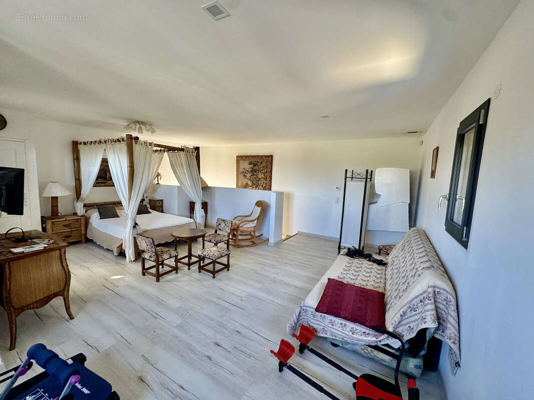 Maison à SAINTE-CECILE-LES-VIGNES