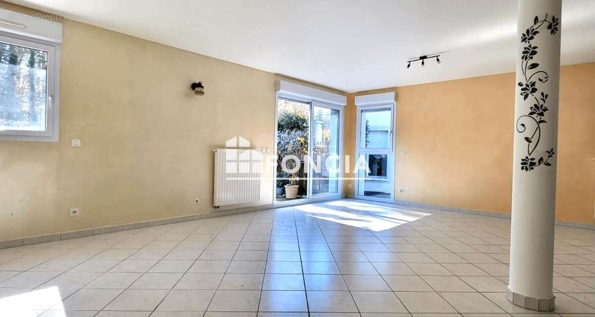 Appartement à LA ROCHE-SUR-FORON