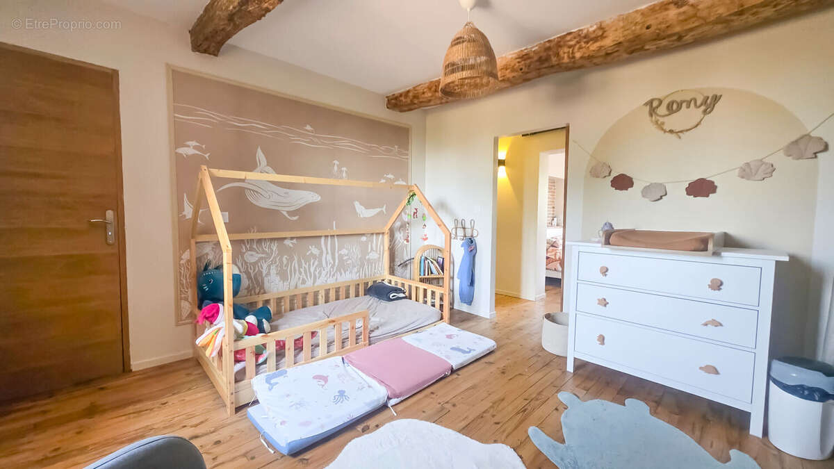 Authenticité et charme : Ancien corps de ferme rénové avec dépendances à Brens - photo 9