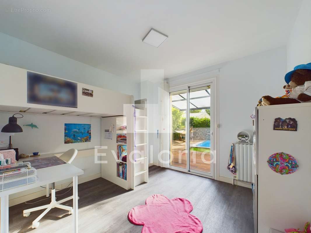 Maison 5 pièces de 130 m² sur un terrain de 800 m² avec piscine  - photo 11