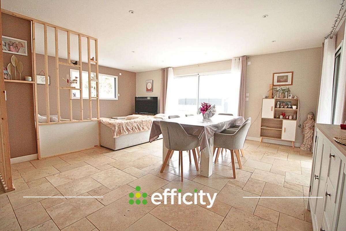 Maison à MEZIDON-CANON