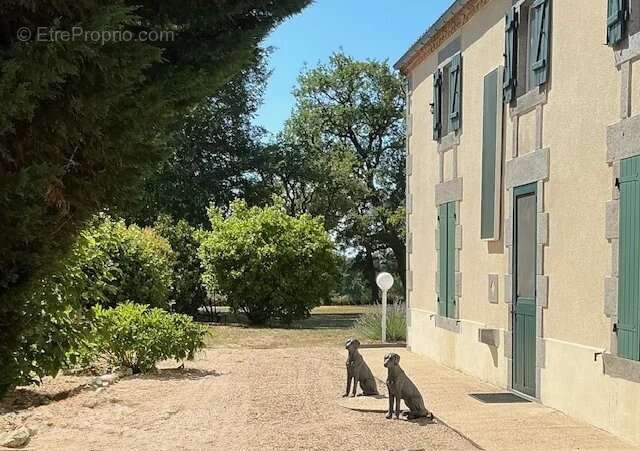 Superbe logement de 2 chambres avec une grande grange et un gîte indépendant à rénover - photo 14