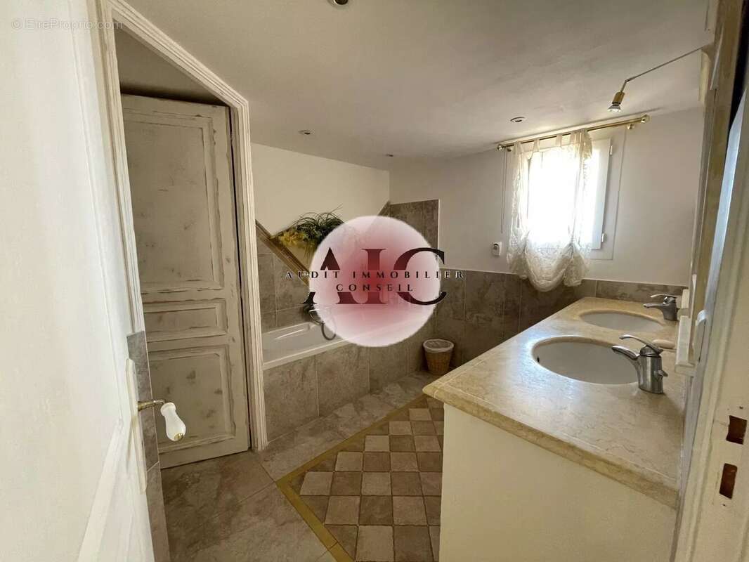 Appartement à FAYENCE