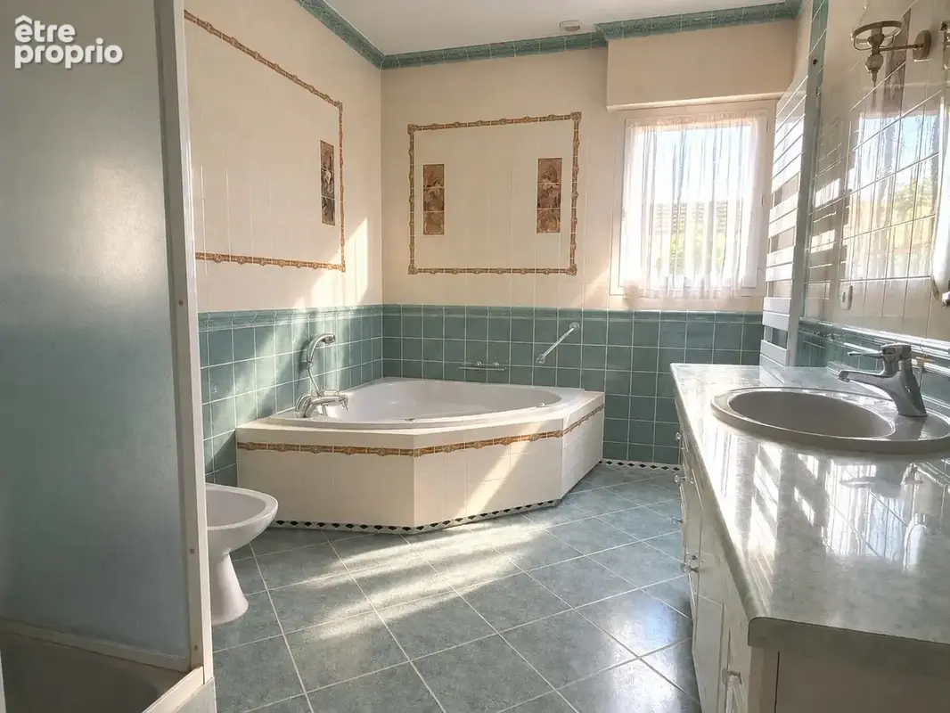 Maison familiale de 192 m2 avec garage double à LA FERTE SAINT AUBIN - photo 7