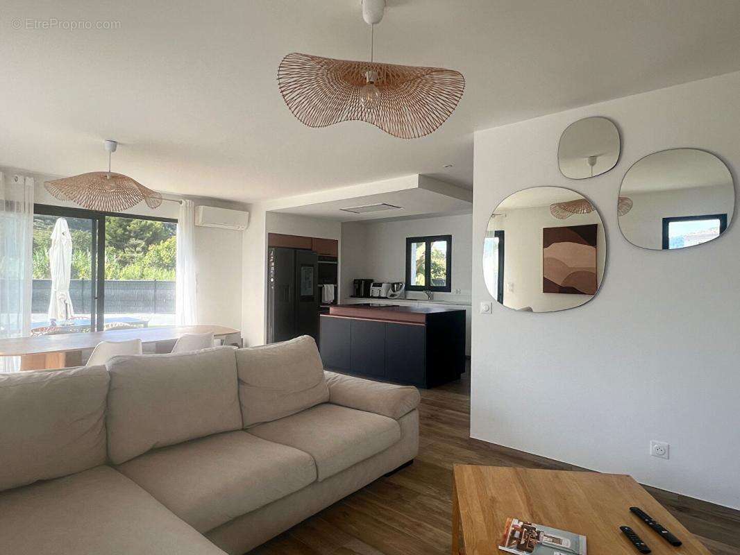 Maison à LE CASTELLET