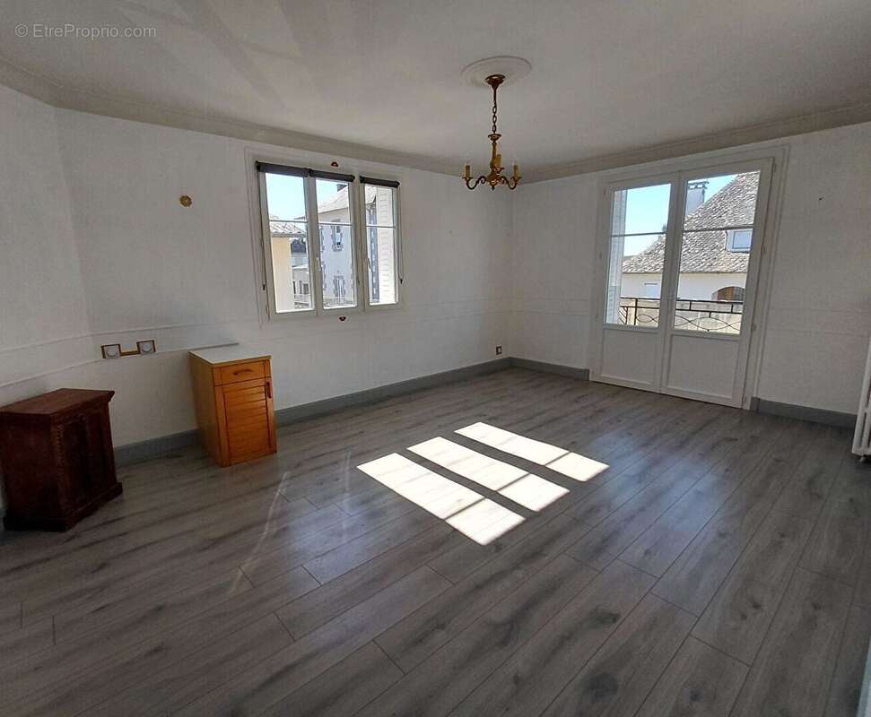 Maison Le Rouget Pers 8 pièce(s) 170 m2 - photo 5
