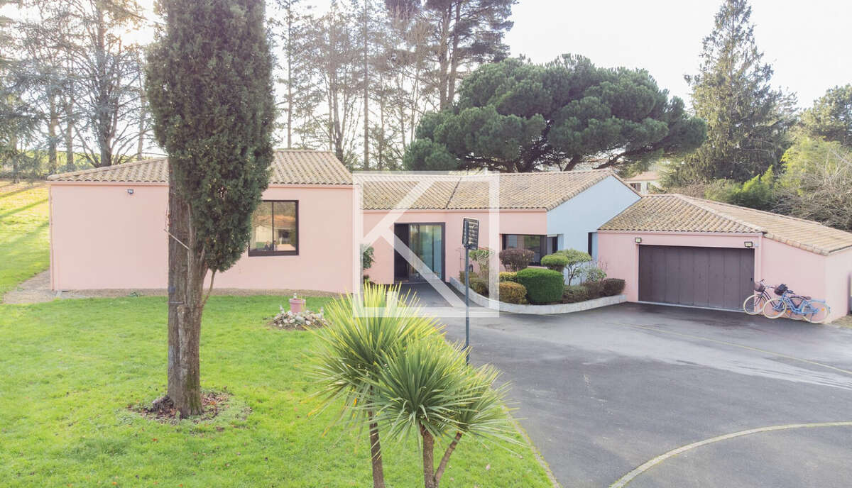 Maison à LES HERBIERS