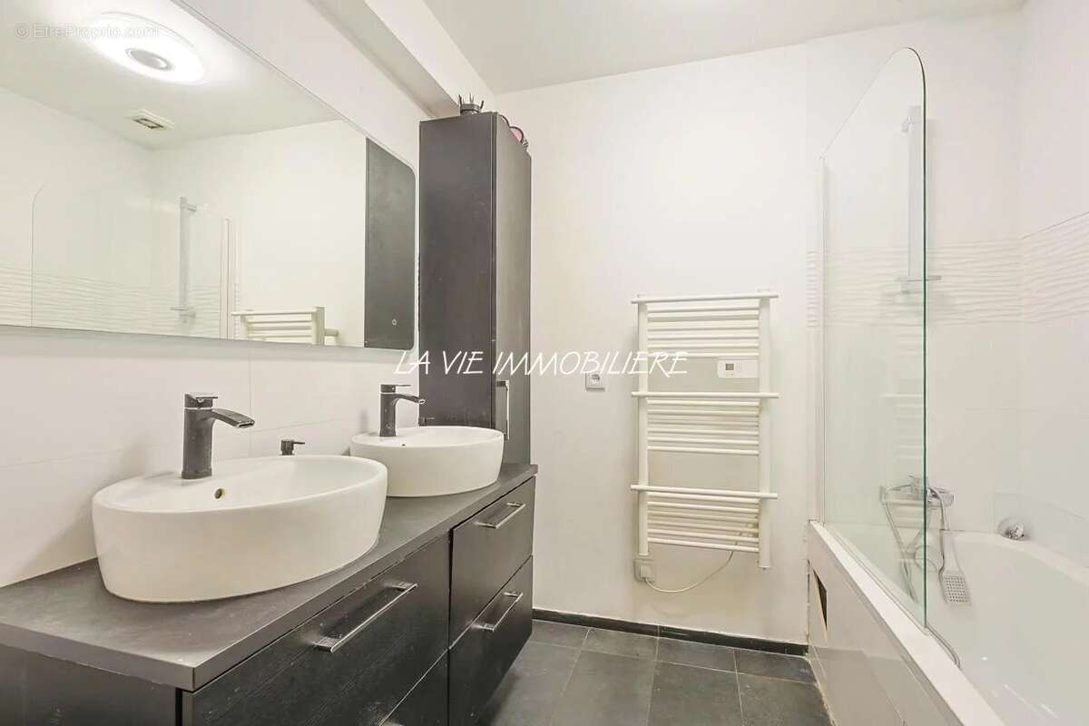 Appartement à CHARENTON-LE-PONT