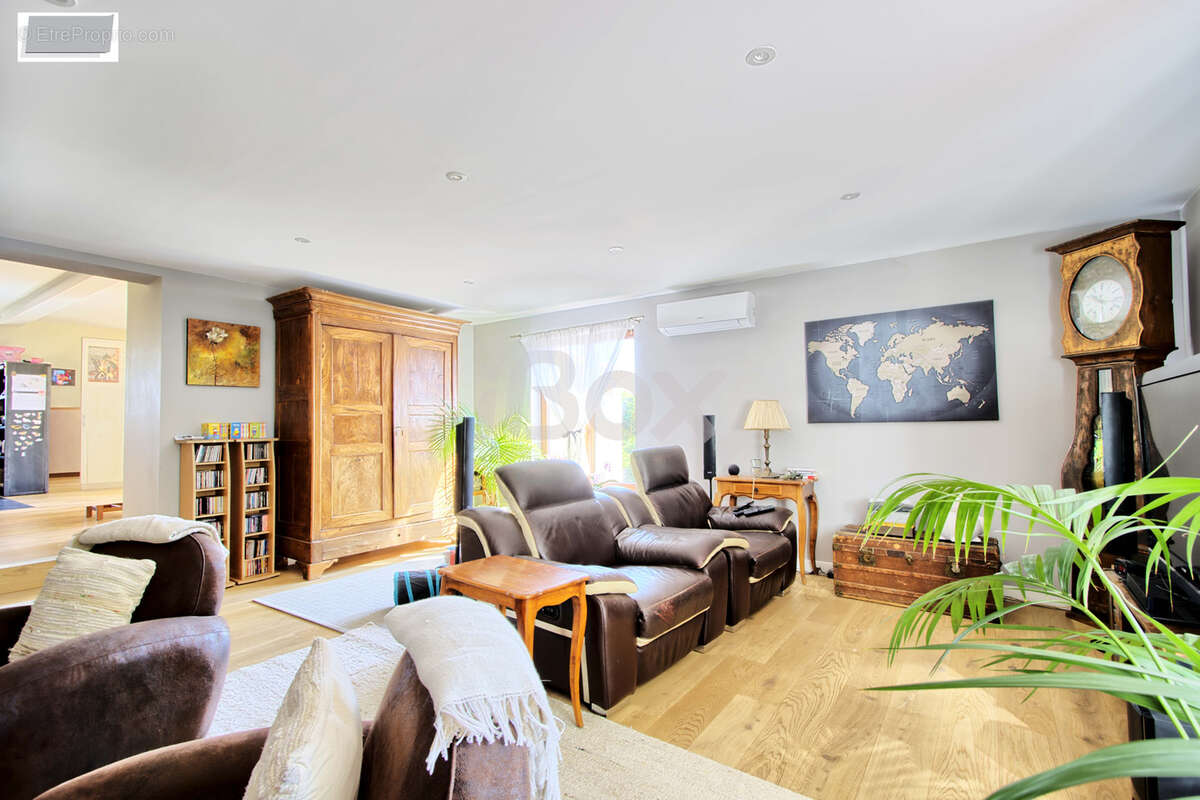 Appartement à SOLLIES-VILLE