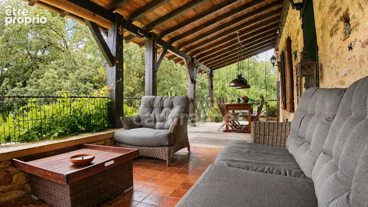 Maison périgourdine en pierre avec gîte, piscine et 1,25 ha de terrain à Doissat - photo 10