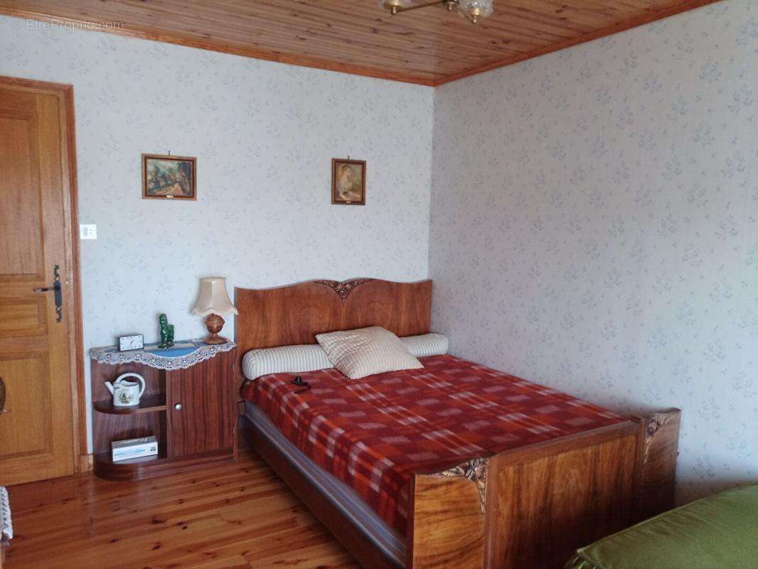 Maison à SOLIGNAC-SOUS-ROCHE