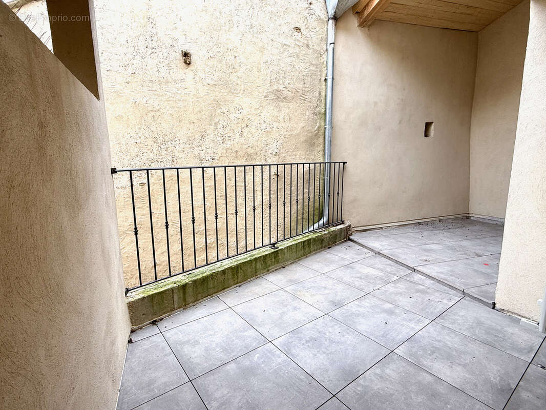 Appartement à SUZE-LA-ROUSSE