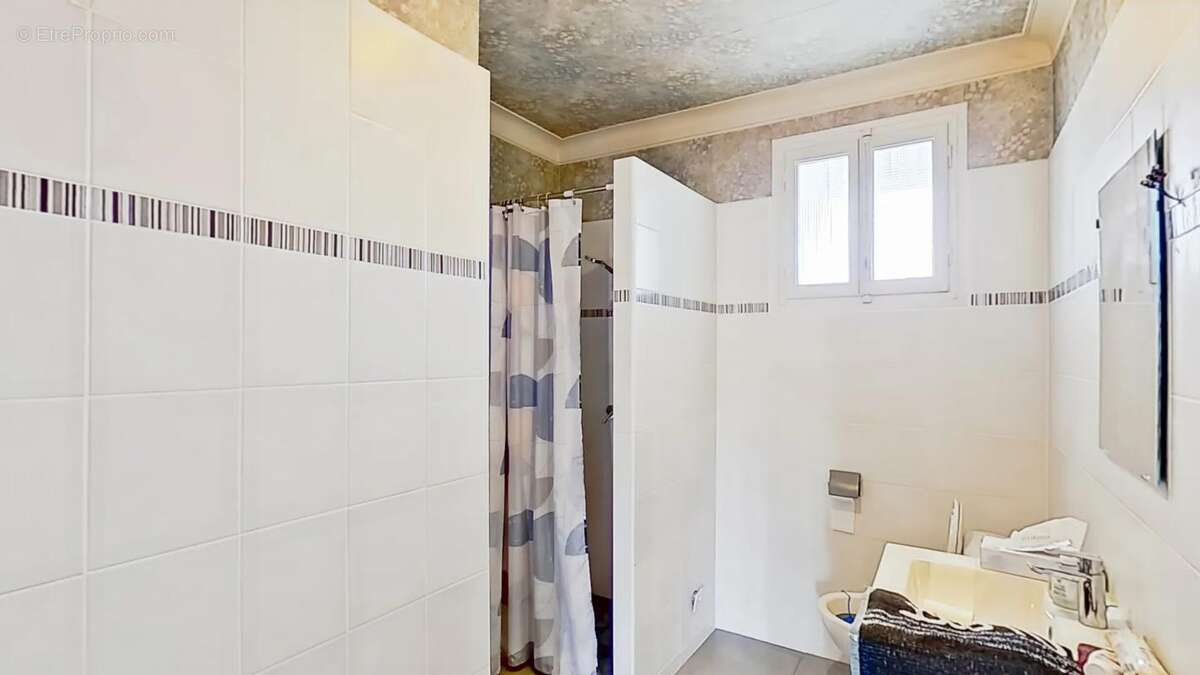 Maison à SAINT-LAURENT-DE-LA-SALANQUE