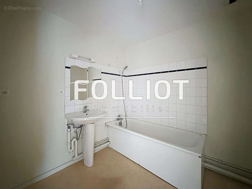 Appartement à DONVILLE-LES-BAINS