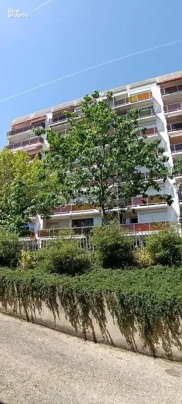 Spacieux 3 pièces avec box, cave et proche gare - photo 17