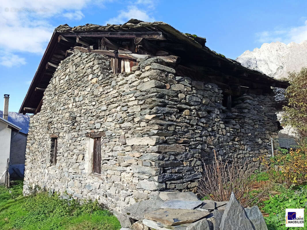 Grange - Maison à SAINT-MICHEL-DE-MAURIENNE