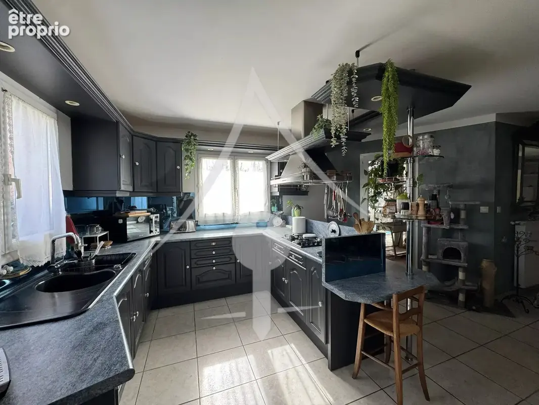 MAISON DE PLAIN-PIED T5 avec grand jardin, piscine et dépendance - photo 5