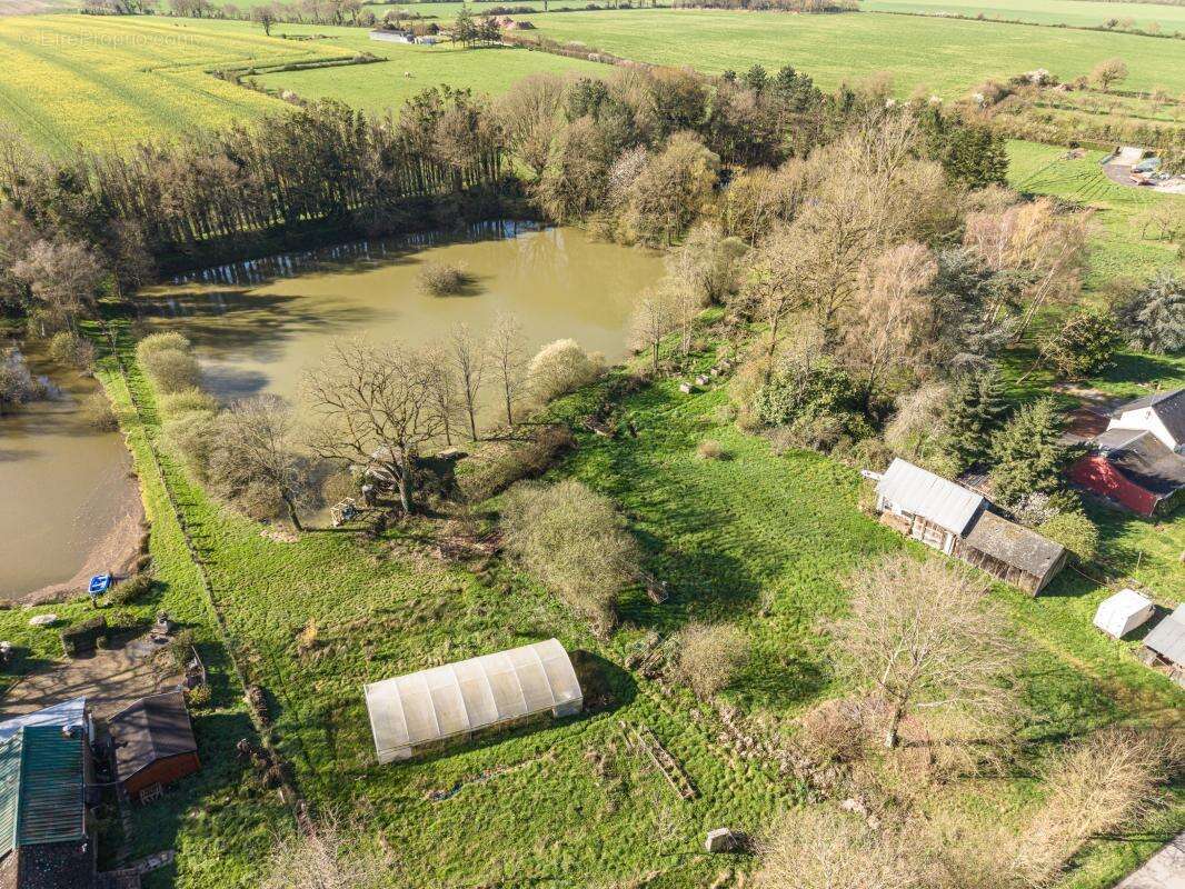 Terrain à SAINT-VINCENT-DES-LANDES