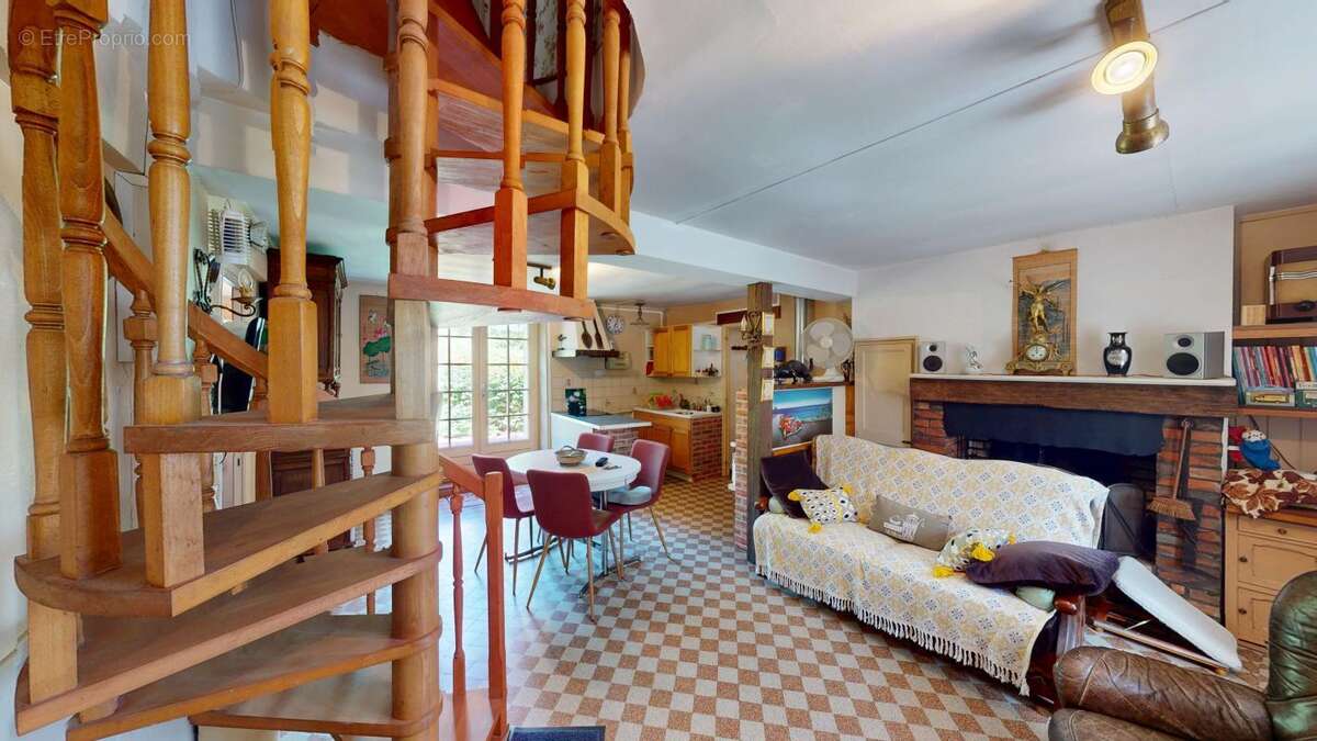 Maison à SENS-BEAUJEU