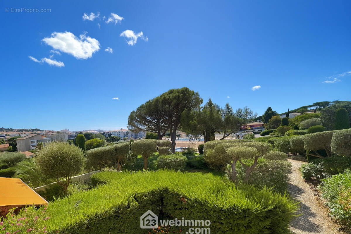 Un écrin de verdure : appartement avec superbe vue sur parc paysager. - Appartement à SAINTE-MAXIME