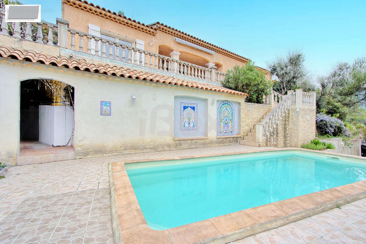 Maison à SOLLIES-TOUCAS