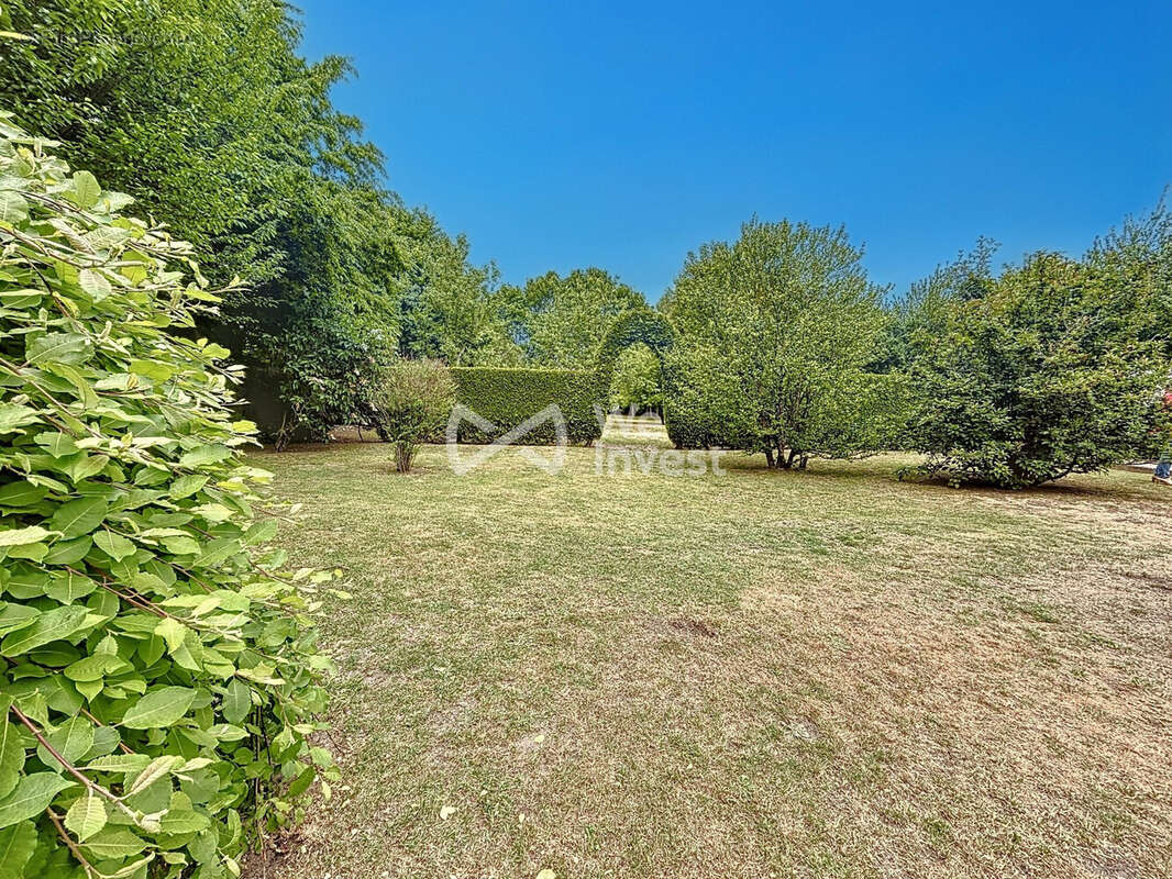 Maison à SAINT-REMY-CHAUSSEE