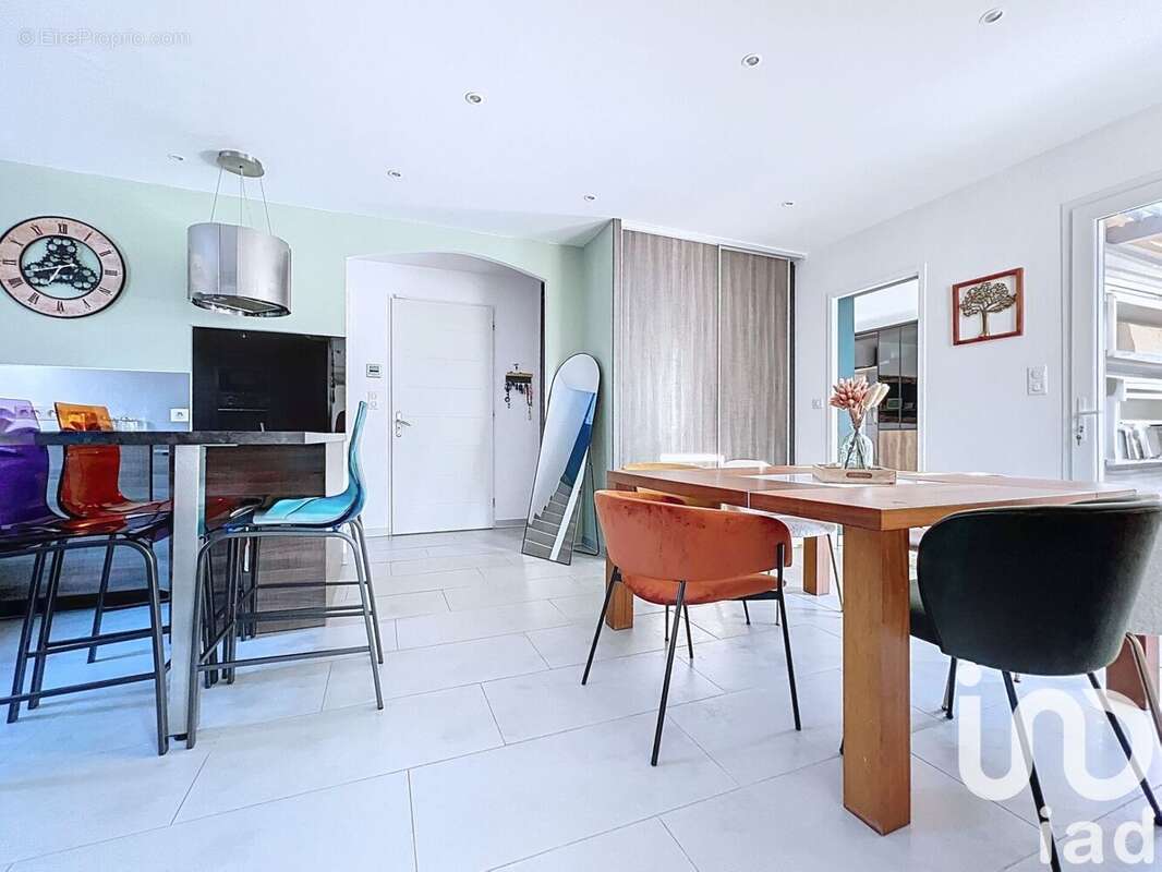 Photo 8 - Maison à SAINT-MITRE-LES-REMPARTS