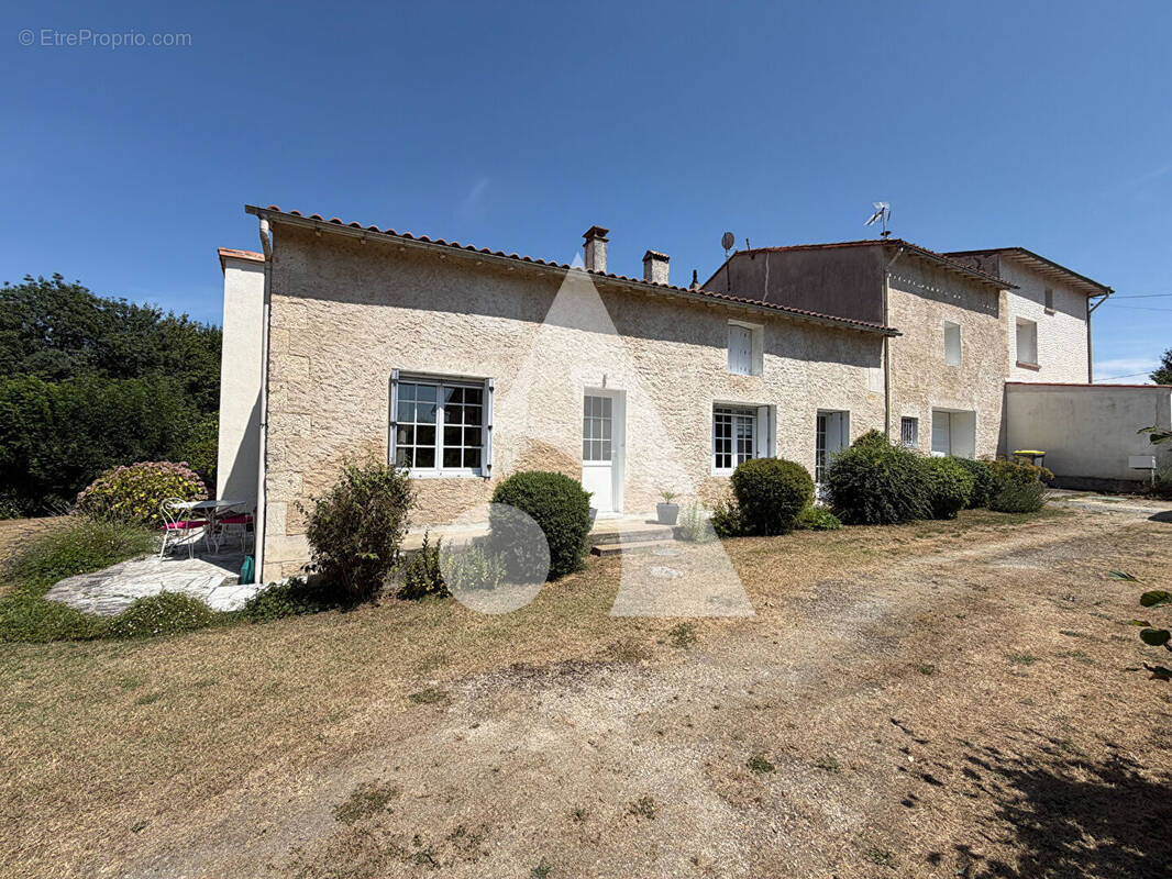 Maison à BESSINES