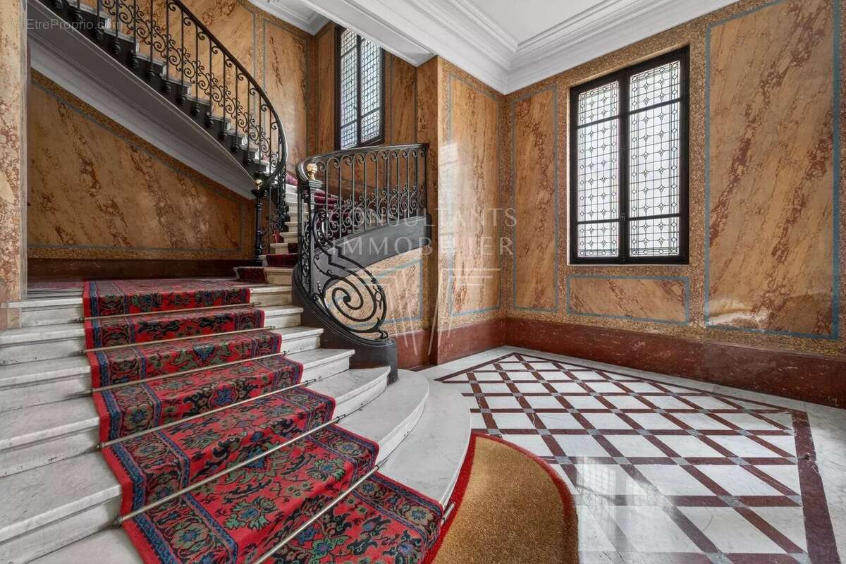 Appartement à PARIS-17E