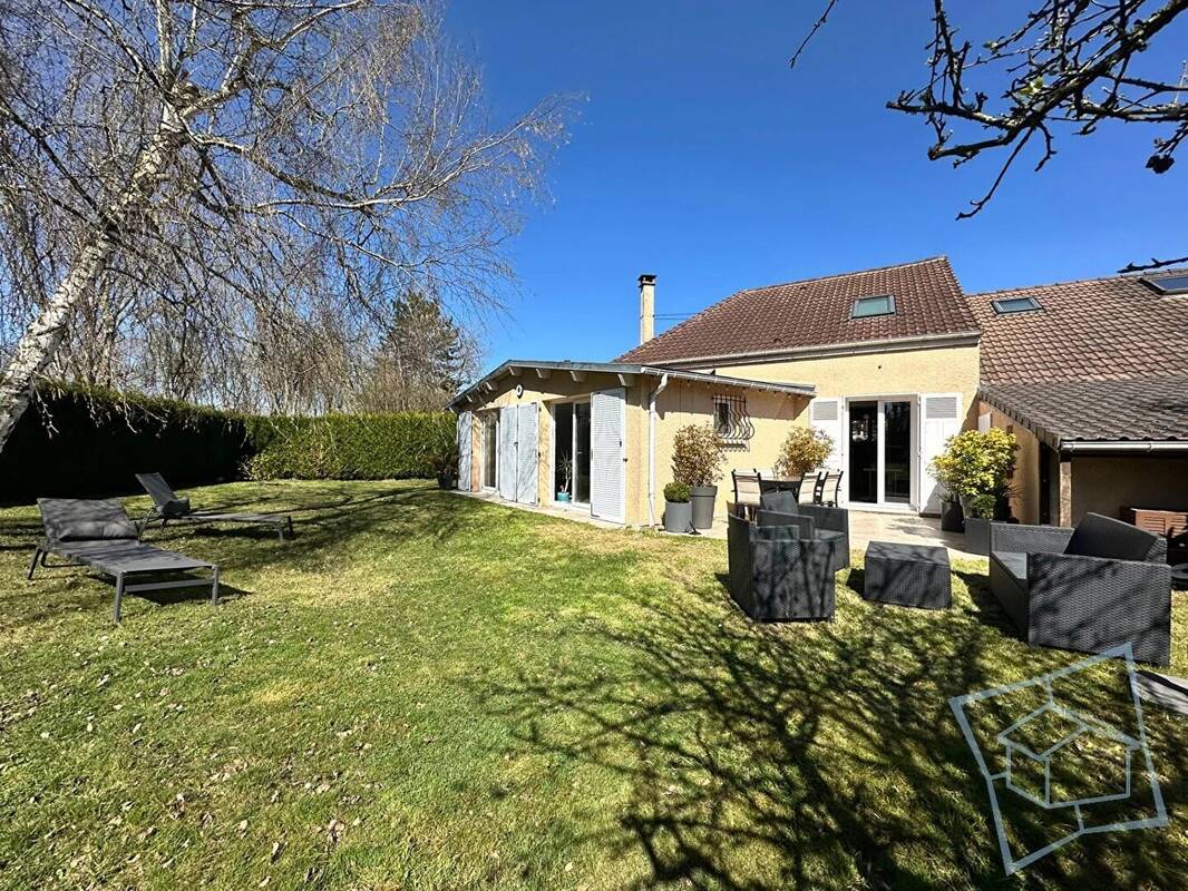 Maison à VOISINS-LE-BRETONNEUX