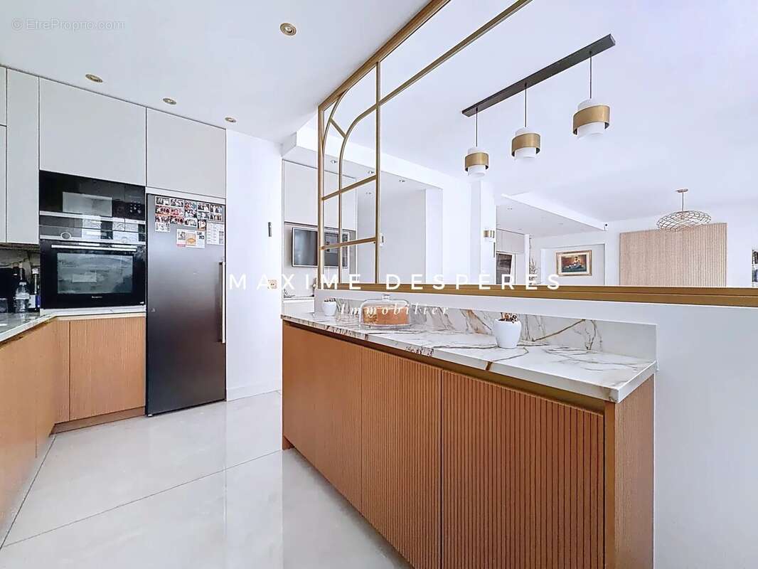 Appartement à NEUILLY-SUR-SEINE