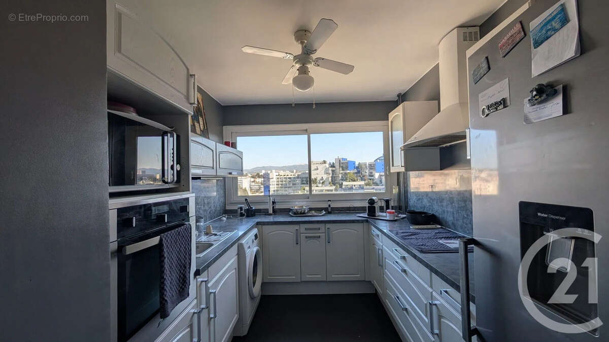 Appartement à MARSEILLE-4E