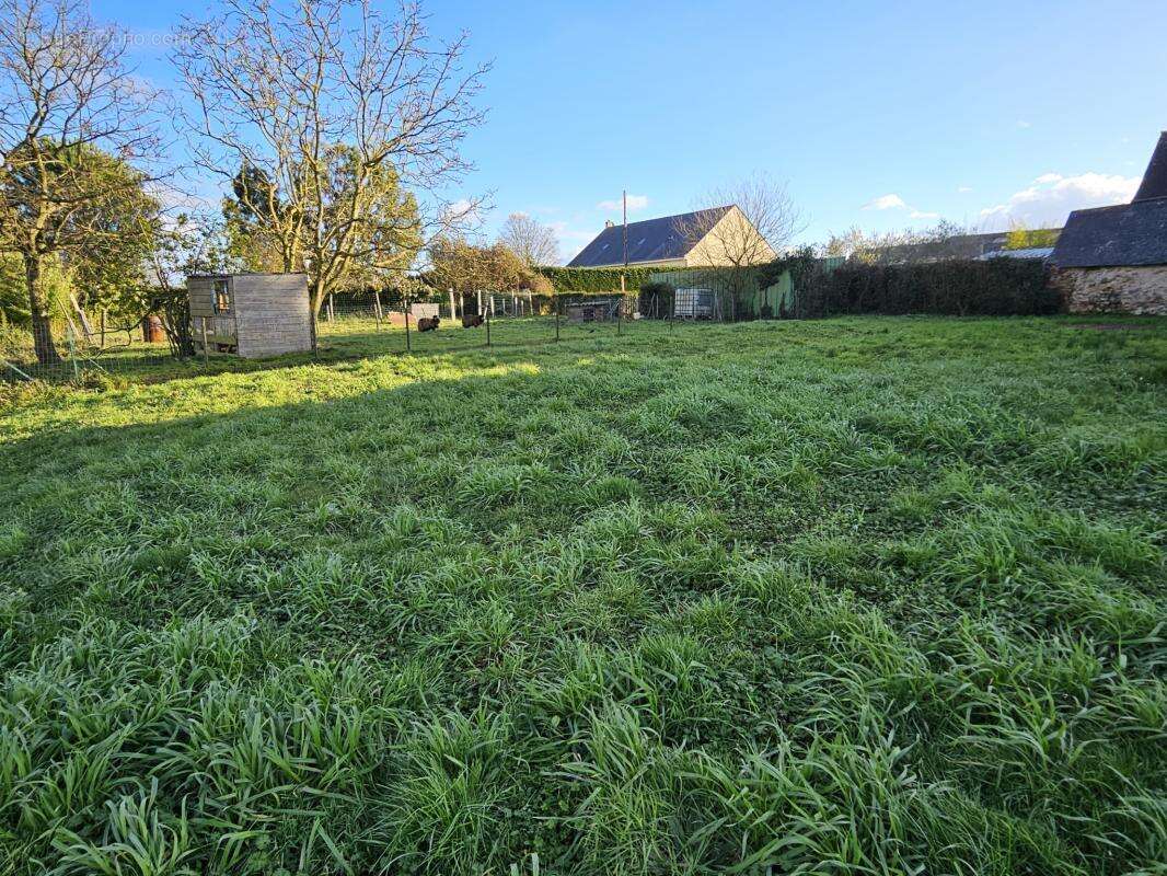 Maison à POUILLE-LES-COTEAUX