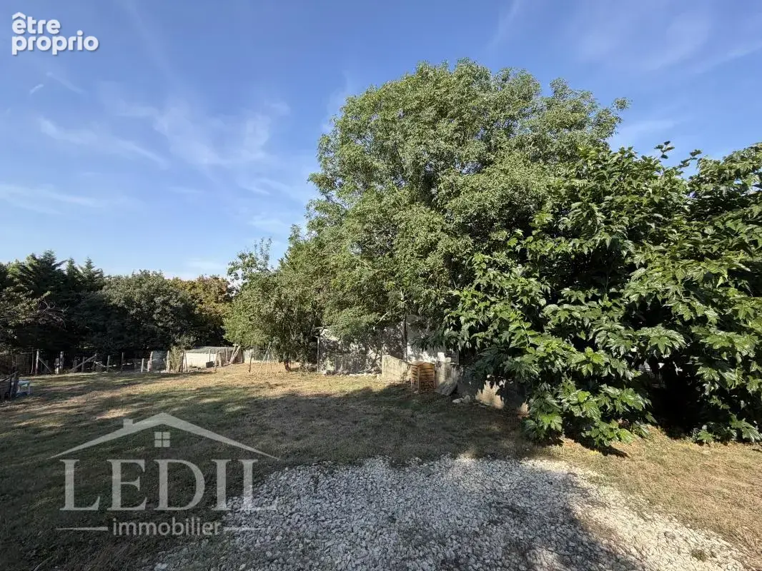 Propriété de campagne avec dépendances et terrain - photo 4
