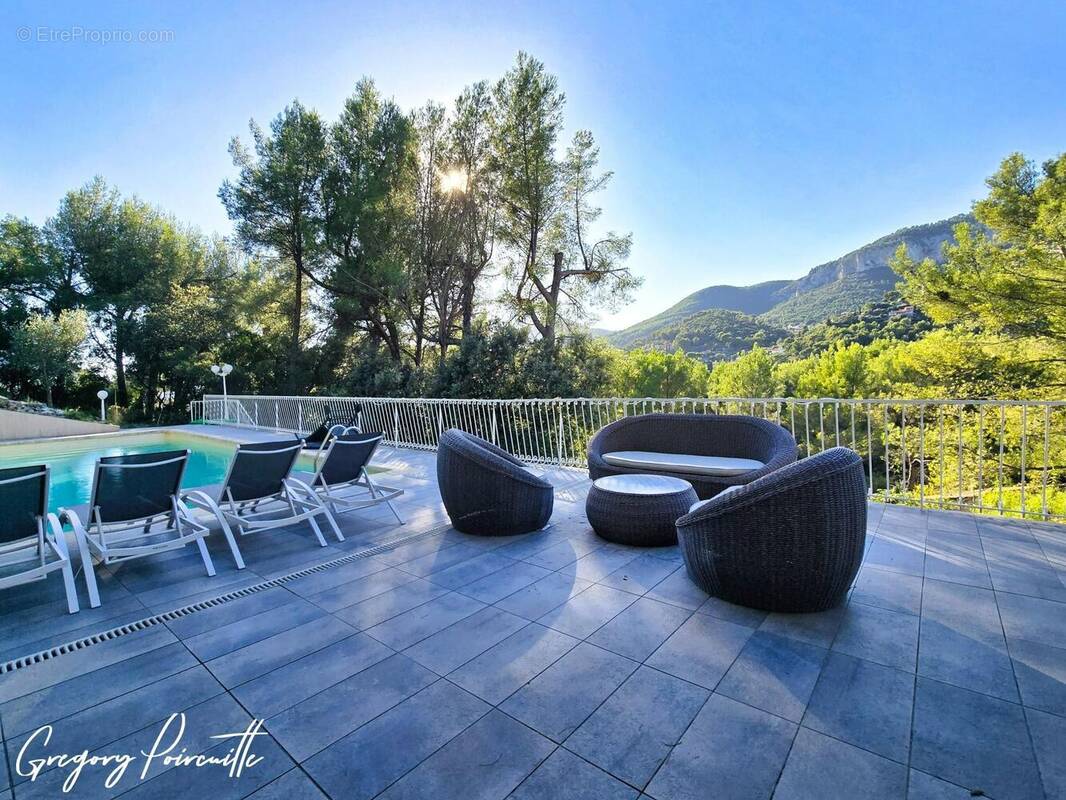 Photo 1 - Maison à LE REVEST-LES-EAUX