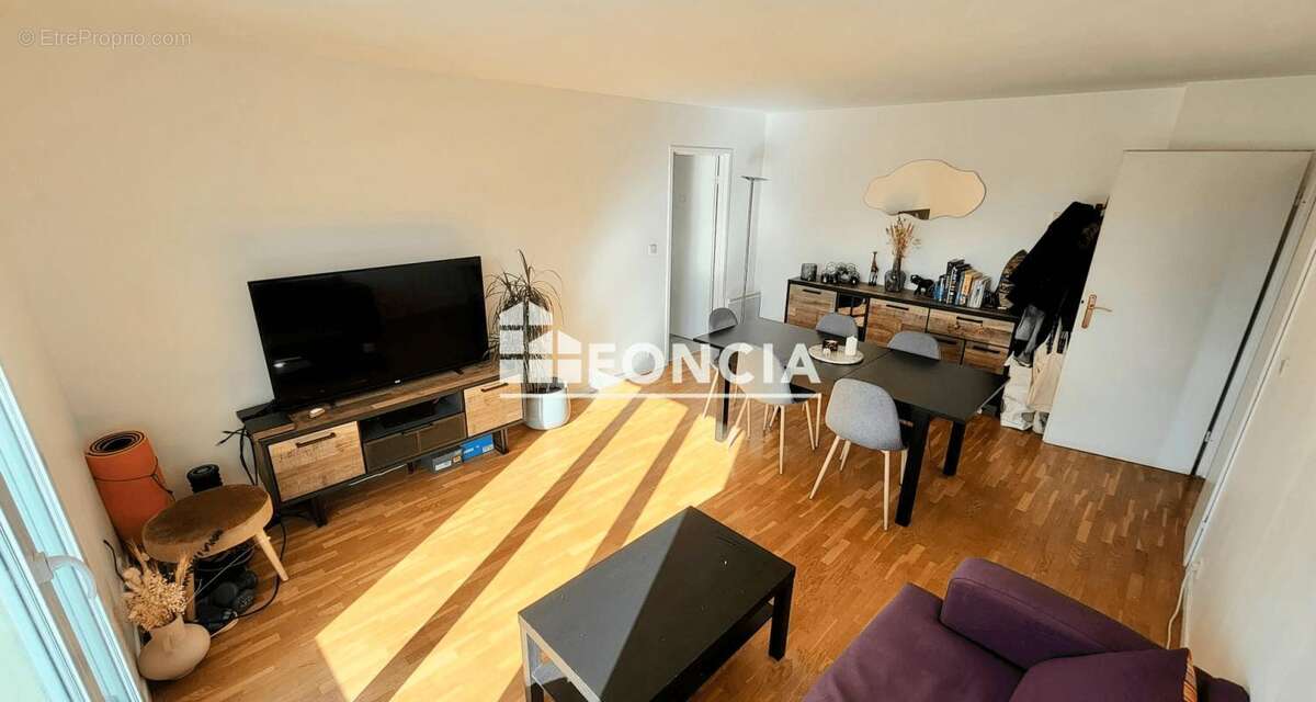 Appartement à SARTROUVILLE