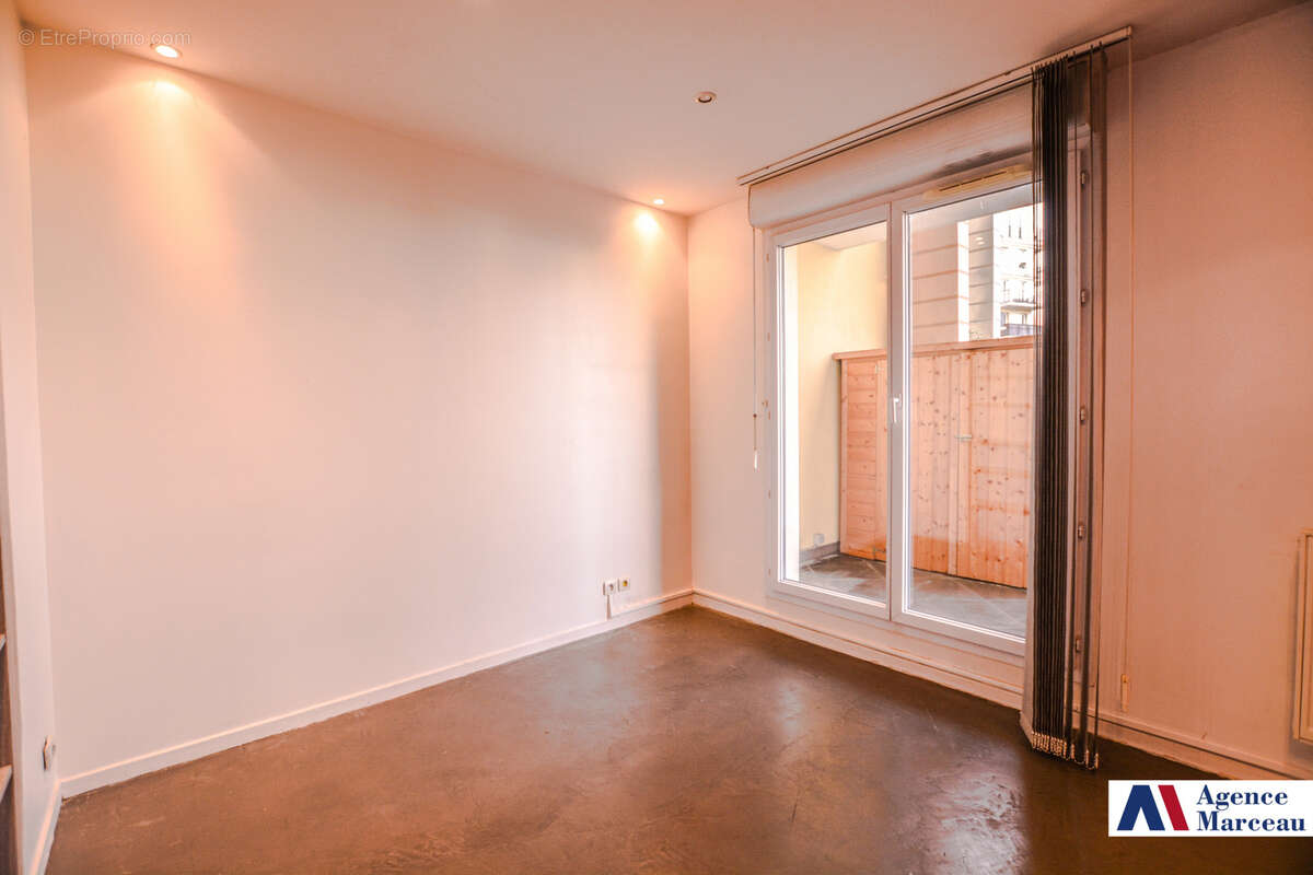 Appartement à COURBEVOIE