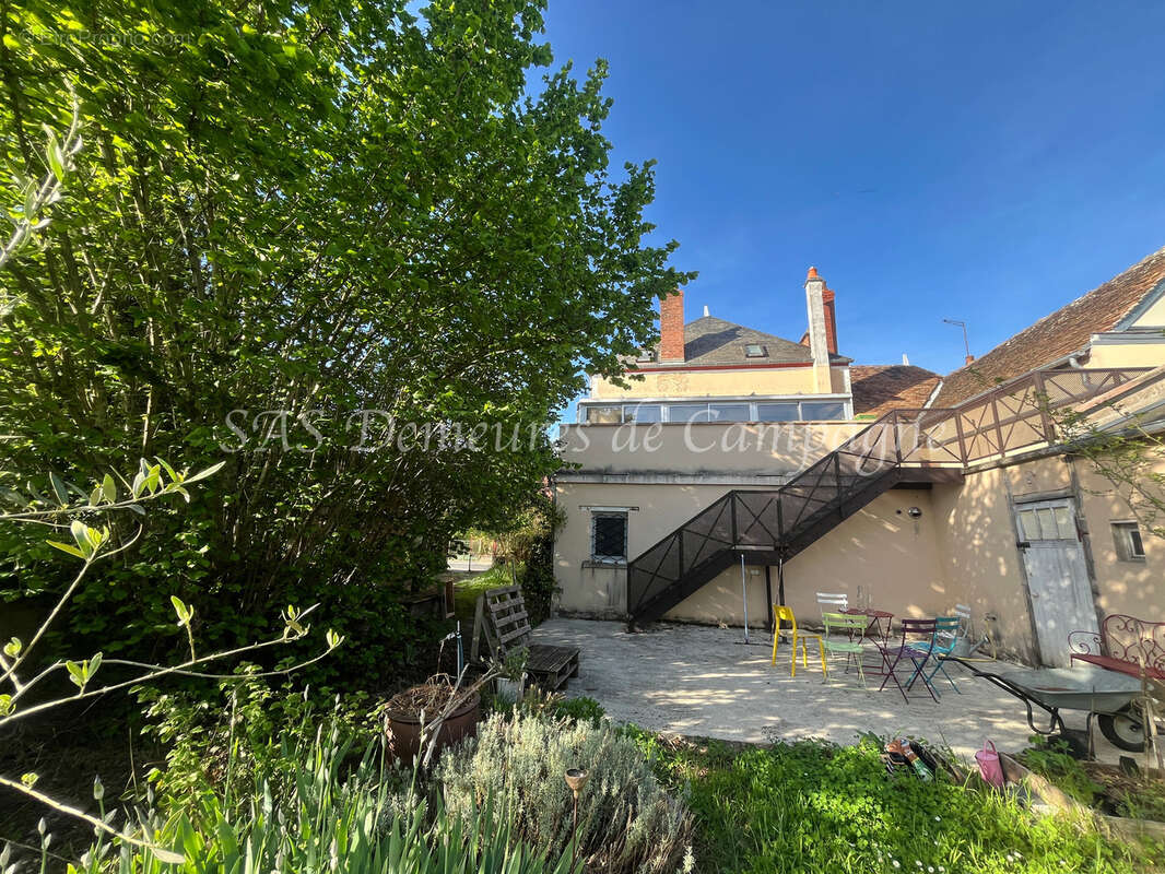 Maison à SAINT-SATUR