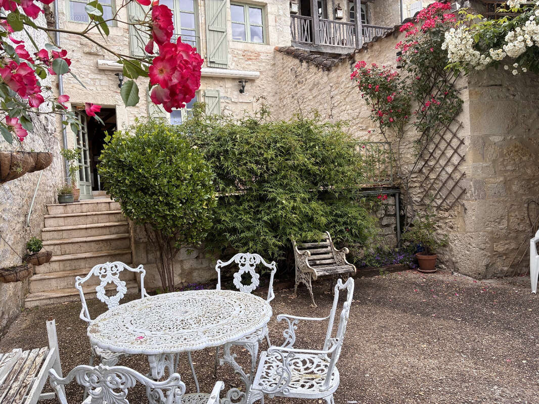 Maison à CASTELNAU-MONTRATIER