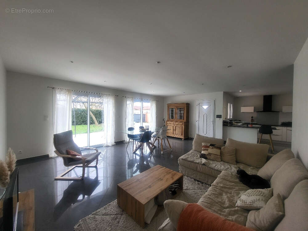 Maison à CHATILLON-SUR-CHALARONNE